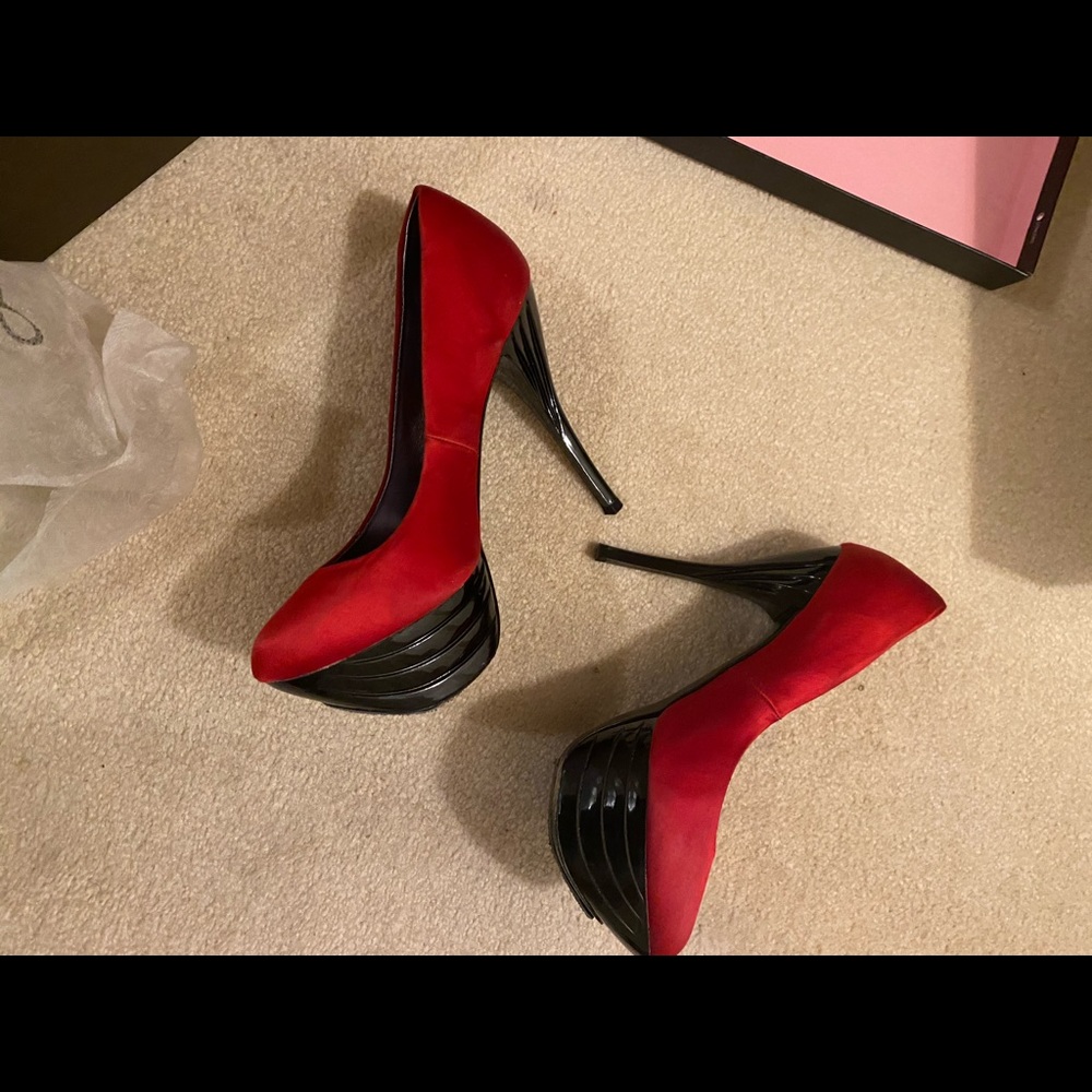Shoes - Picture 2 of 5